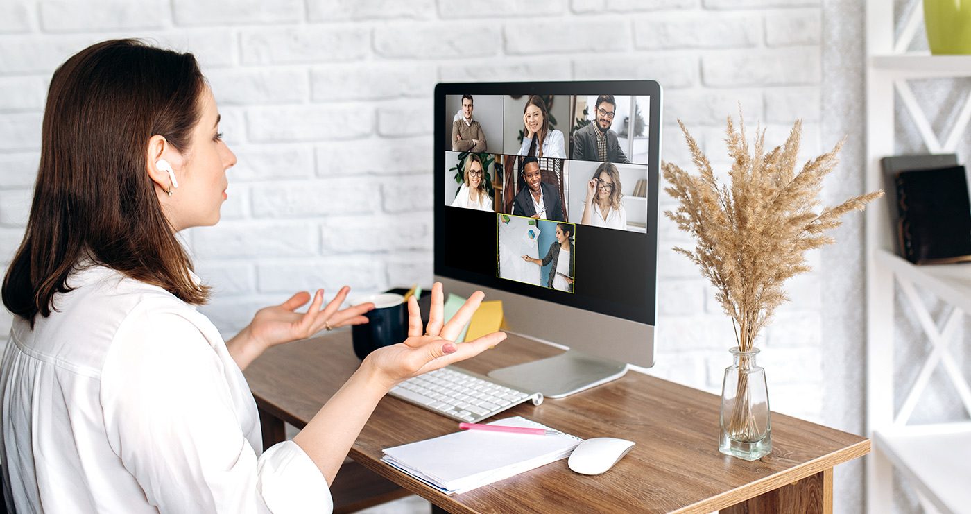carrers-flexibility-rvrs woman working from home on computer